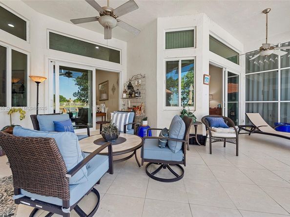 805 Lake Blvd, Weston FL 33326