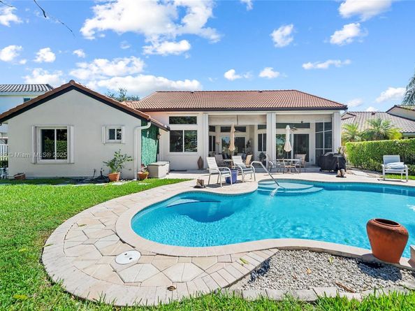 805 Lake Blvd, Weston FL 33326