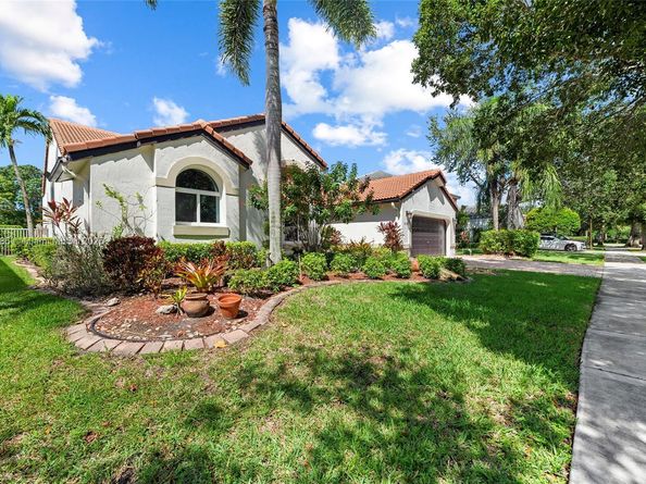 805 Lake Blvd, Weston FL 33326