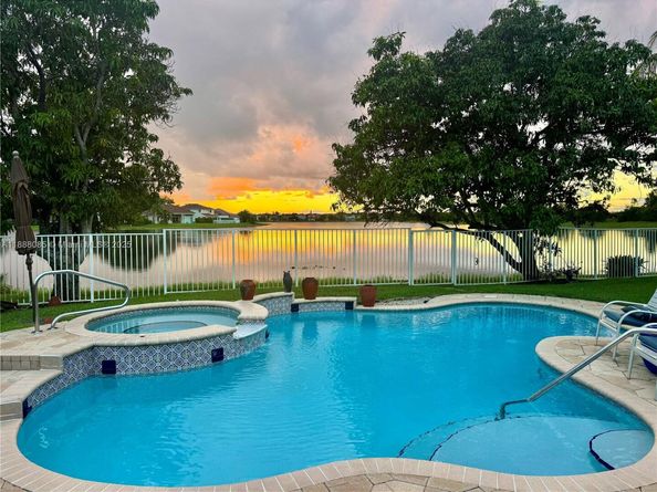 805 Lake Blvd, Weston FL 33326