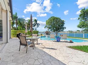805 Lake Blvd, Weston FL 33326