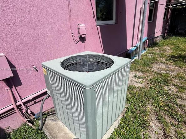 1733 NW 40th St, Miami FL 33142