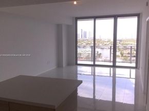 16385 Biscayne Blvd 2020, North Miami Beach FL 33160