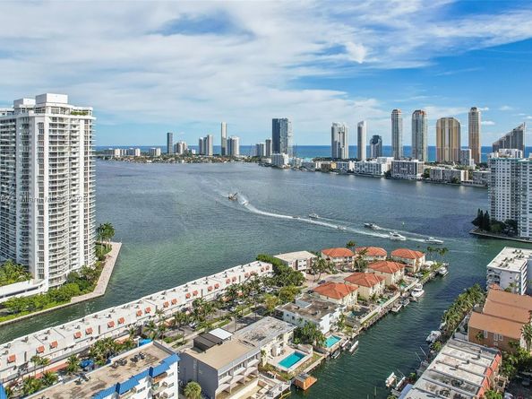 3862 NE 171st St E, North Miami Beach FL 33160