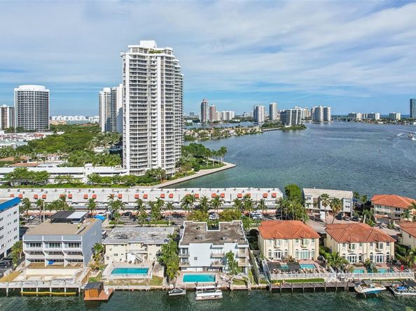 3862 NE 171st St E, North Miami Beach FL 33160