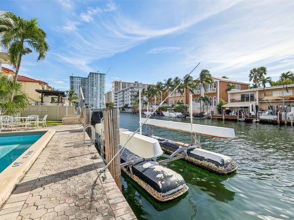 3862 NE 171st St E, North Miami Beach FL 33160