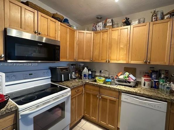 13655 NE 10th Ave 210, North Miami FL 33161