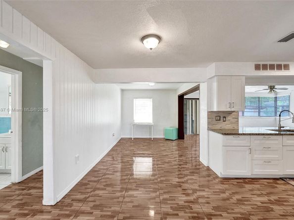 3330 Taft St, Hollywood FL 33021