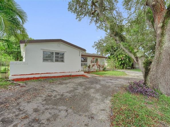 3330 Taft St, Hollywood FL 33021