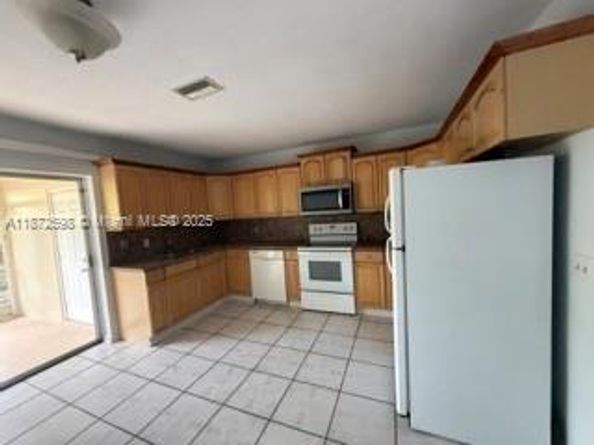 2051 NE 25th Ave, Pompano Beach FL 33062