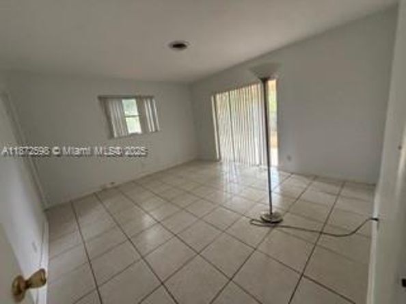 2051 NE 25th Ave, Pompano Beach FL 33062
