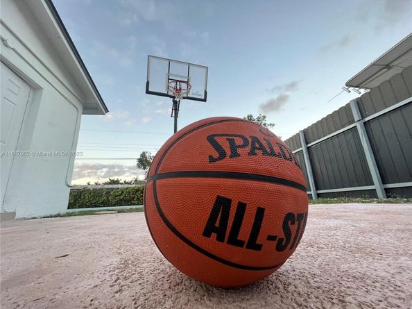 12445 SW 42 St, Miami FL 33175