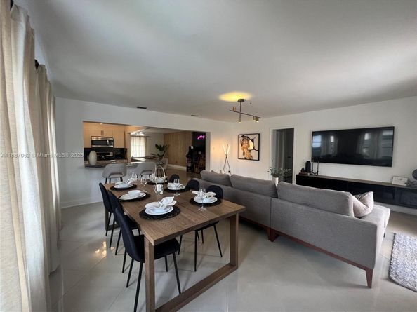 12445 SW 42 St, Miami FL 33175