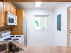 9420 Poinciana Pl 210, Davie FL 33324