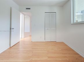 9420 Poinciana Pl 210, Davie FL 33324
