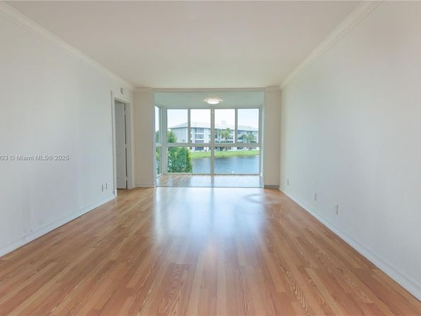 9420 Poinciana Pl 210, Davie FL 33324