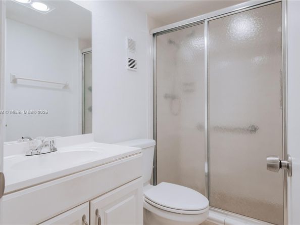 9420 Poinciana Pl 210, Davie FL 33324