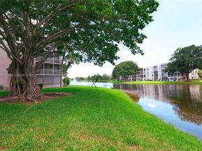 9420 Poinciana Pl 210, Davie FL 33324