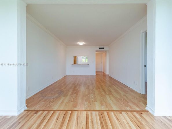 9420 Poinciana Pl 210, Davie FL 33324