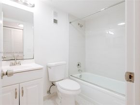 9420 Poinciana Pl 210, Davie FL 33324