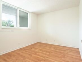 9420 Poinciana Pl 210, Davie FL 33324