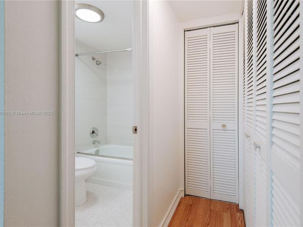 9420 Poinciana Pl 210, Davie FL 33324