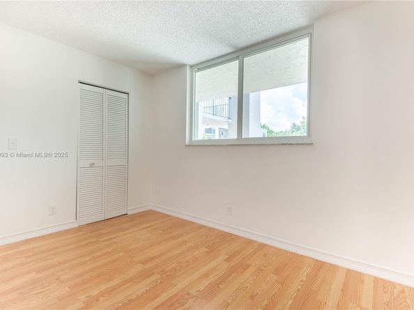 9420 Poinciana Pl 210, Davie FL 33324