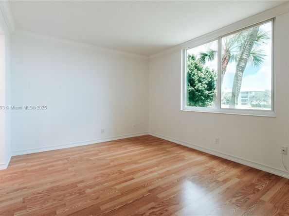9420 Poinciana Pl 210, Davie FL 33324