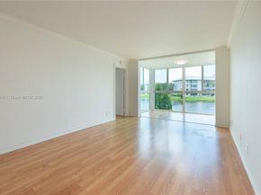 9420 Poinciana Pl 210, Davie FL 33324
