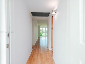 9420 Poinciana Pl 210, Davie FL 33324
