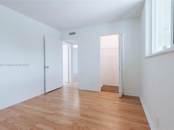 9420 Poinciana Pl 210, Davie FL 33324