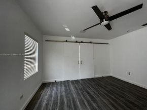 830 W 40th St, Miami Beach FL 33140