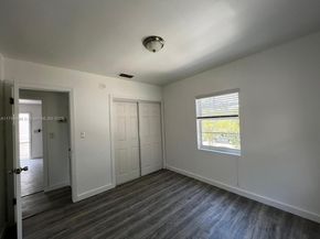 830 W 40th St, Miami Beach FL 33140