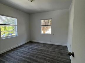 830 W 40th St, Miami Beach FL 33140