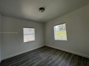 830 W 40th St, Miami Beach FL 33140