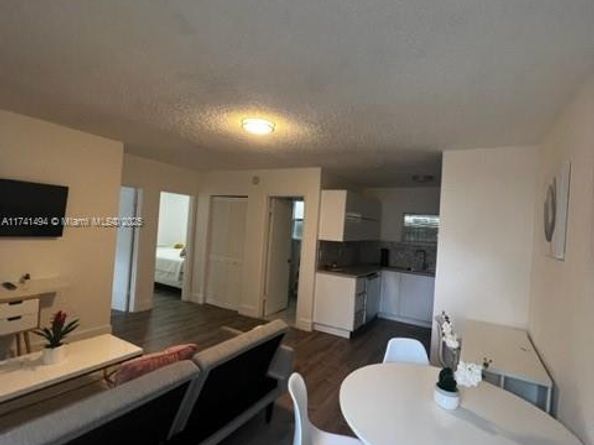 830 W 40th St, Miami Beach FL 33140