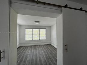 830 W 40th St, Miami Beach FL 33140