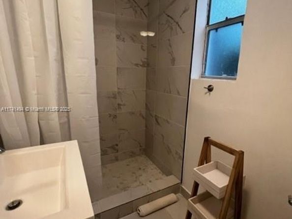 830 W 40th St, Miami Beach FL 33140