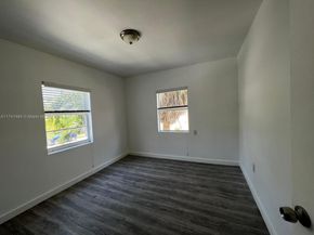 830 W 40th St, Miami Beach FL 33140