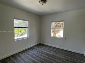 830 W 40th St, Miami Beach FL 33140