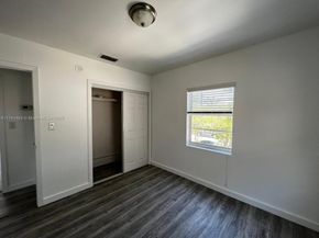 830 W 40th St, Miami Beach FL 33140