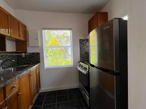 830 W 40th St, Miami Beach FL 33140