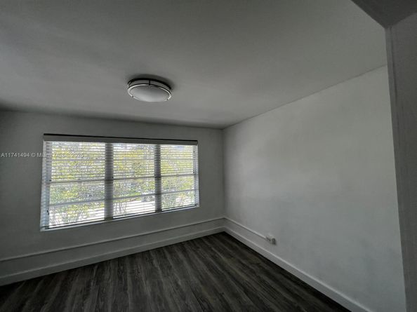 830 W 40th St, Miami Beach FL 33140