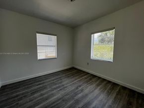 830 W 40th St, Miami Beach FL 33140