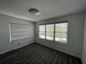 830 W 40th St, Miami Beach FL 33140