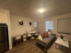 830 W 40th St, Miami Beach FL 33140