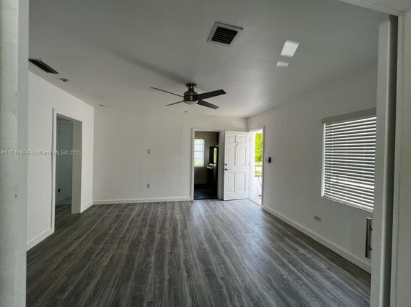 830 W 40th St, Miami Beach FL 33140