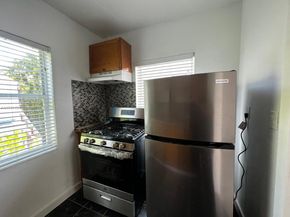 830 W 40th St, Miami Beach FL 33140