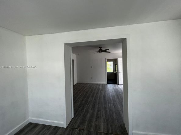 830 W 40th St, Miami Beach FL 33140