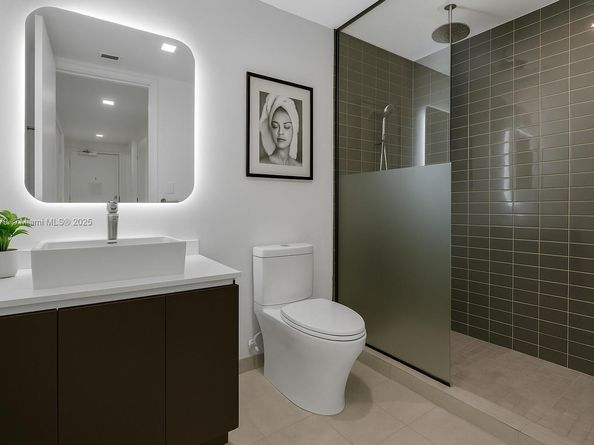 227 NE 2nd St 2611, Miami FL 33132